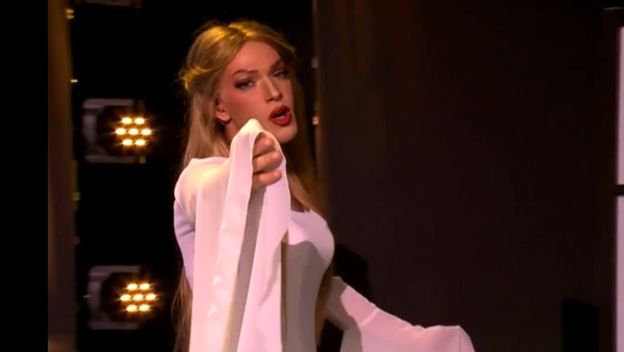 Lovro Juraga kao Taylor Swift