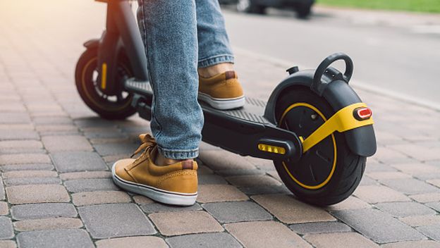 Električni romobil, ilustracija