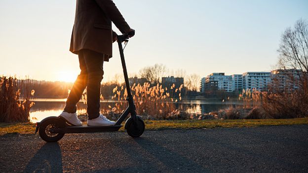 Električni romobil, ilustracija