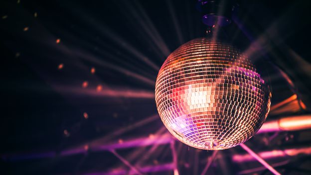 Kako se piše: disko klub, disko-klub ili diskoklub?