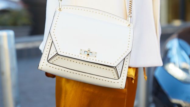 Satenske hlače savršena su opcija za topliji dio godine