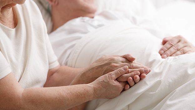 Pacijent u bolničkom krevetu, ilustracija