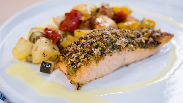 Losos s hrskavom koricom od pistacija i medom