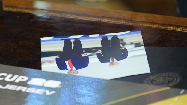 Fotografija Trumpa i Putina u Ovalnom uredu