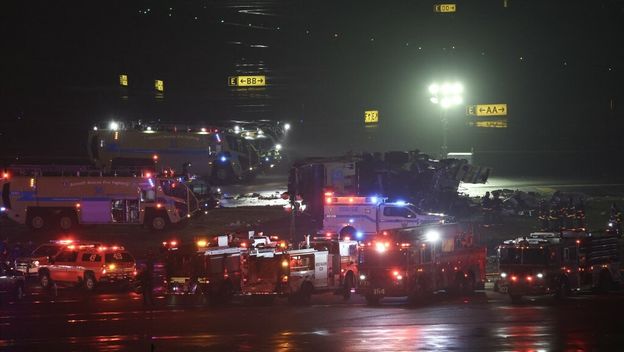 Hitne službe na aerodromu LaGuardia u New Yorku