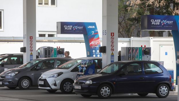 Gužve na benzinskim pumpama - 1