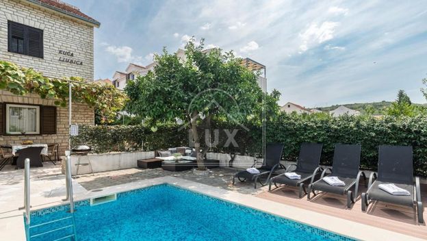 Kuća u Sutivanu na Braču