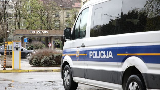 USKOK ispred sjedišta Hrvatskog skijaškog saveza - 1