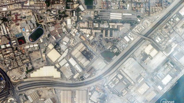 Dim iz baze pogođene baze 5. flote u Bahreinu