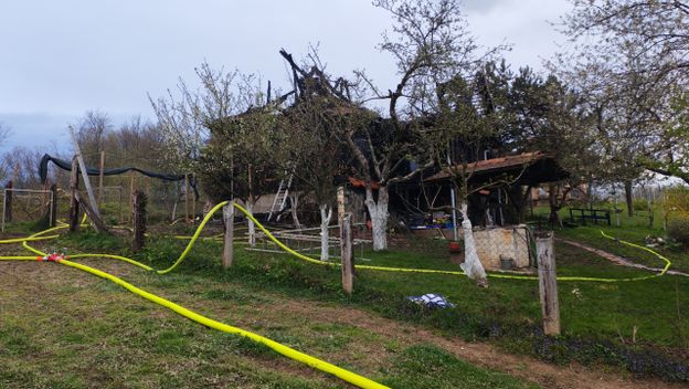 Dvije osobe poginule u požaru drvene kuće - 1