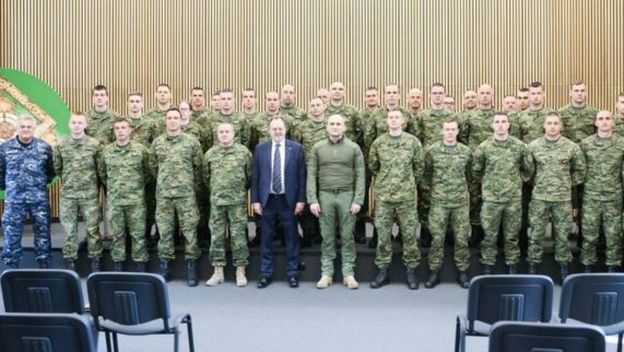 Ministar Anušić i vojnici