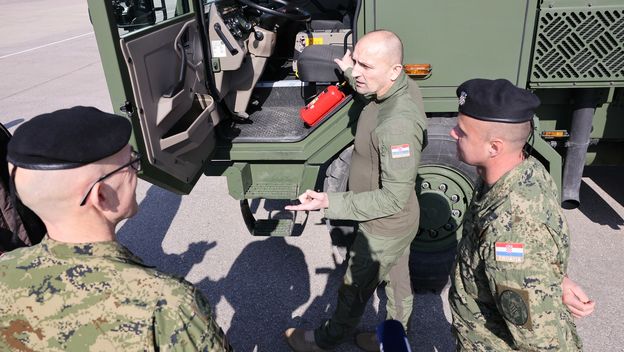 Ministar Anušić obišao hrvatske vojnike u Litvi - 1