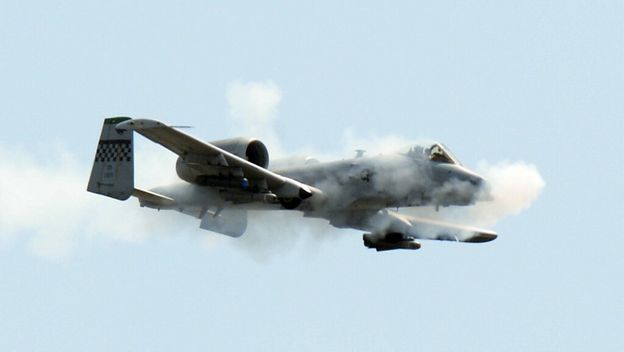 A-10 Thunderbolt II otvara vatru iz topa