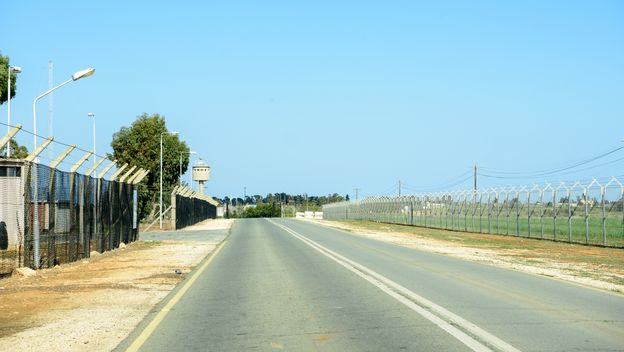 Kako se piše: tampon zona ili tampon-zona