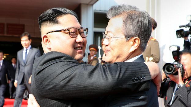 Moon Jae-in i Kim Jong-un (Foto: AFP)