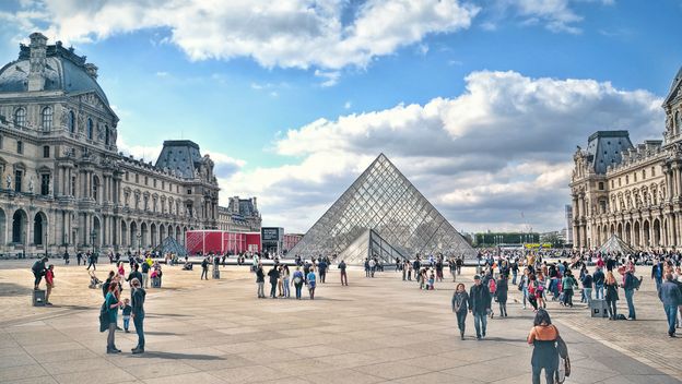 1. Louvre, Pariz