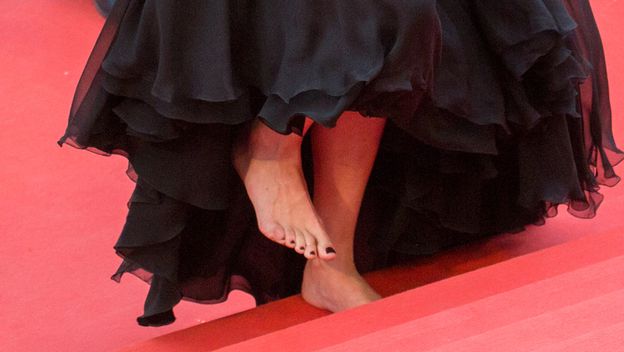 Julia Roberts bosonoga na crvenom tepihu u Cannesu