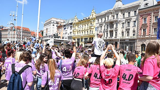 Maturanti slave svoj dan - 5