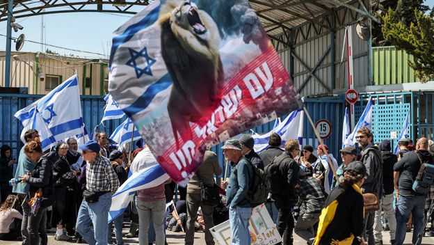 Prosvjed Izraelaca ispred zgrade UNRWA-e u Jeruzalemu