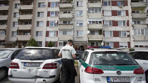 Slovačka policija ispred zgrade u kojoj živi osumnjičenik za napad na premijera Roberta Fica