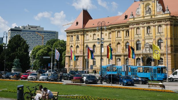 Zagreb pride zastave po zagrebačkim trgovima