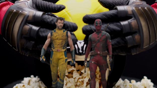 Wolverine i Deadpool ispred promotivne posude za kokice