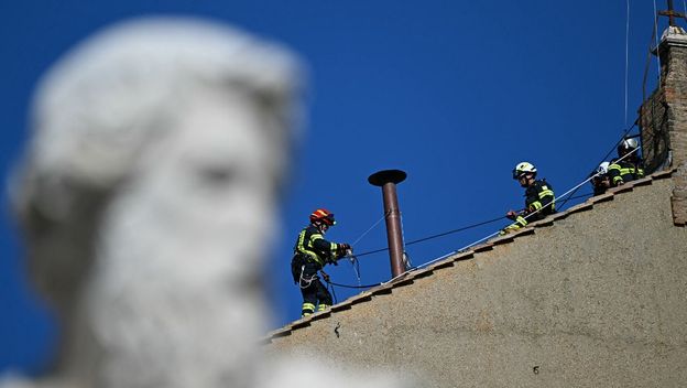 Postavljanje dimnjaka na Sikstinskoj kapeli - 3