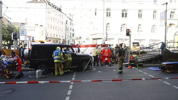 Automobil se zabio u skupinu pješaka u Njemačkoj