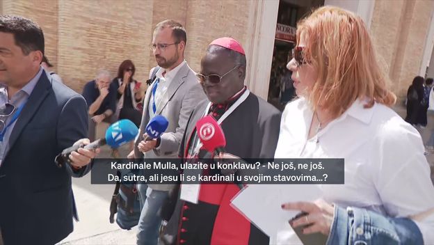 kardinal Stephen Mulla i Ivana Petrović, reporterka Dnevnika Nove TV