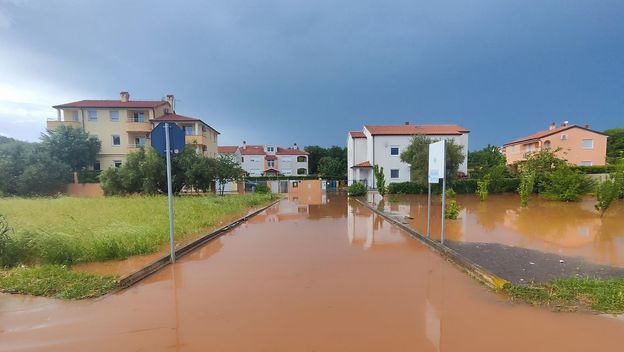 Potopljene ulice Medulina nakon jakog nevremena