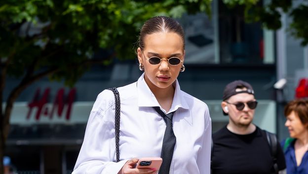 Ljepotica iz Zagreba u efektnom street style izdanju s kravatom