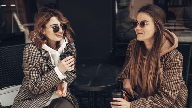 Prijateljice na kavi