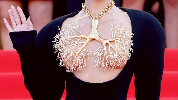 Bella Hadid u Cannesu 2021.