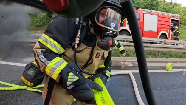 Trenutak eksplozije prilikom gašenja požara