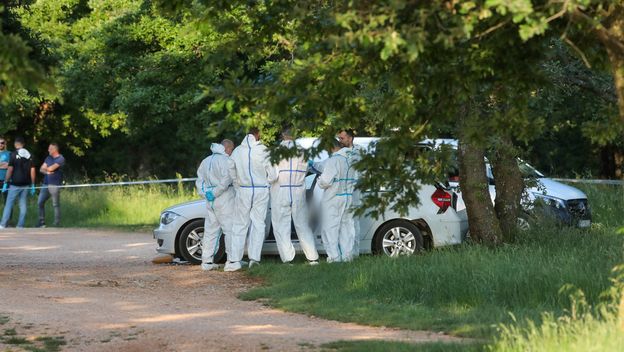 Policijski očevid na mjestu gdje su pronađena tijela muškarca i žene - 3