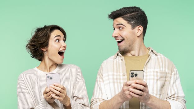 Mladić i djevojka s telefonima, ilustracija