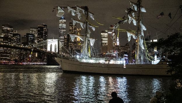 Brod meksičke mornarice udario u Brooklynski most u New Yorku - 3