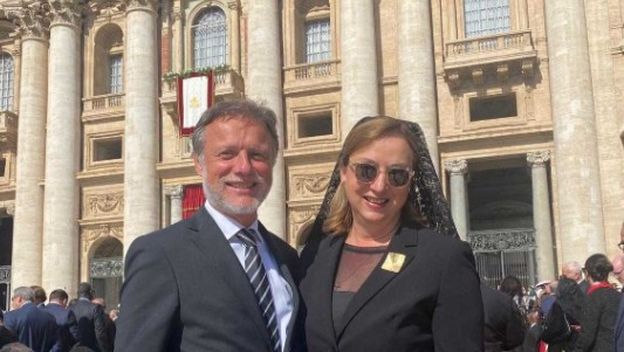 Predsjednik Sabora Jandroković sa suprugom na Trgu svetog Petra