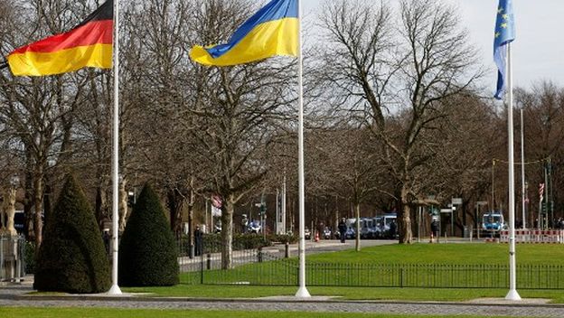 Njemačka, ukrajinska i zastava Europske unije