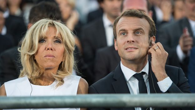 Emmanuel Macron sa suprugom Brigitte - 2