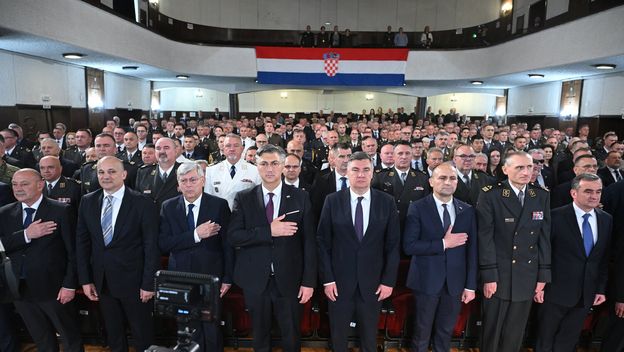Susret i rukovanje predsjednika Zorana Milanovića i premijera Andreja Plenkovića - 4