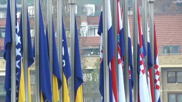 Ne stišavaju se reakcije na optužnice