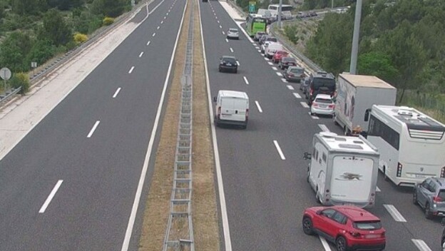 Kolona vozila na izlazu Skradin