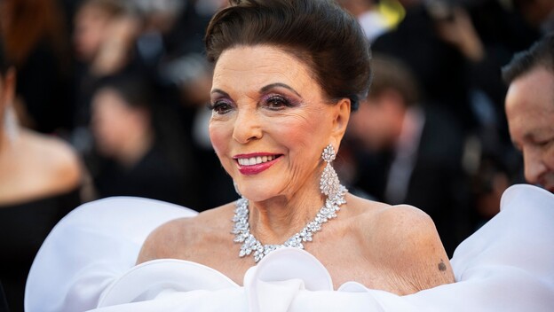 Joan Collins - 11