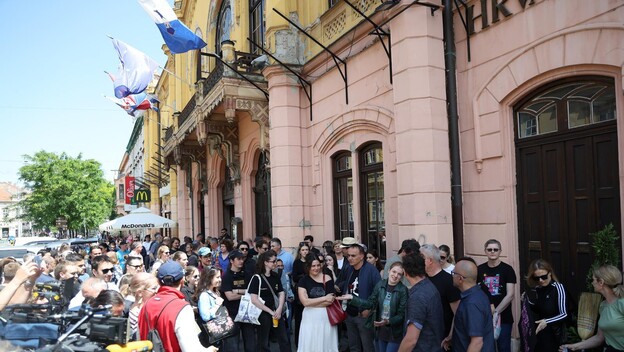 Osijek: Prosvjed djelatnika Hrvatskog Narodnog kazališta zbog ukidanja određenih radnih mjesta