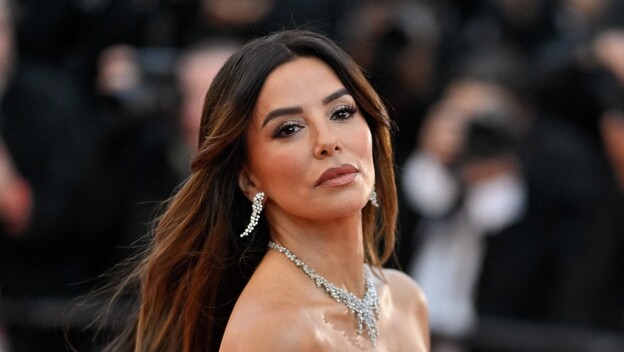 Eva Longoria u Cannesu 2026. u bijelom izdanju