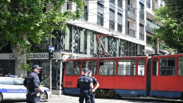 Tramvaj se zabio u zgradu