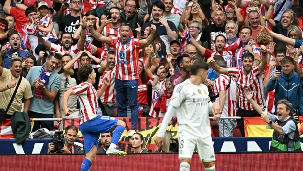 Julian Alvarez zabija gol za Atletico protiv Real Madrida