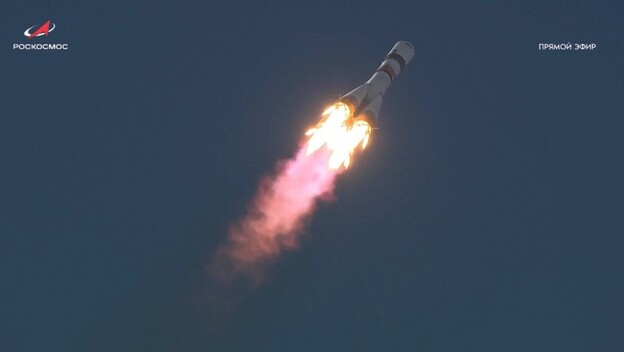 Ruska raketa Sojuz leti prema Zemljinoj orbiti