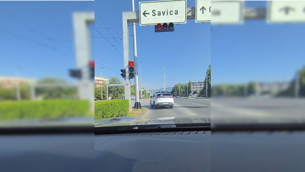 Rimčev robotaksi prošao kroz crveno na semaforu